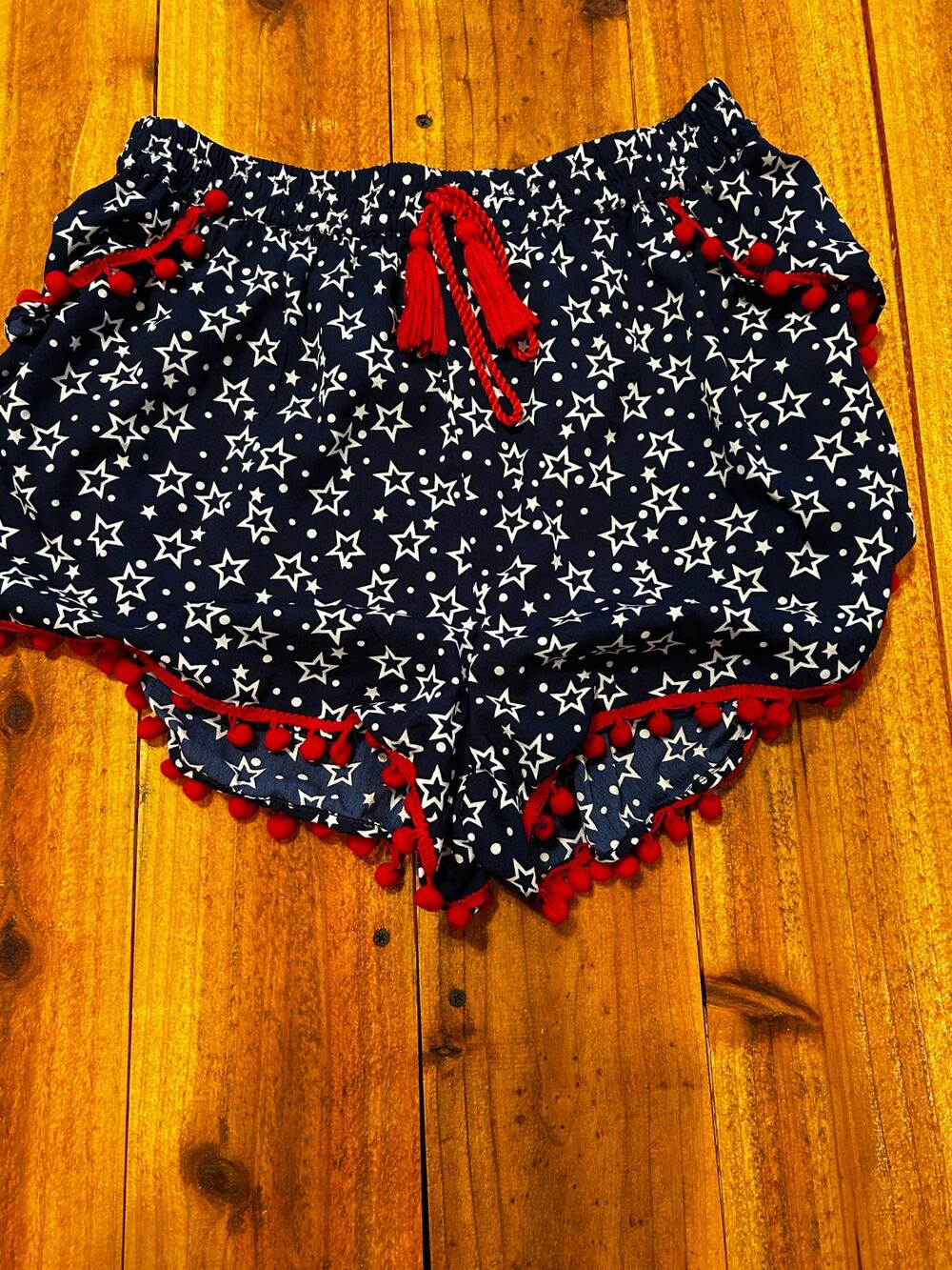 America & Beyond Star Print Pom Pom Shorts Size Large NWOT Patriotic Boho Beach